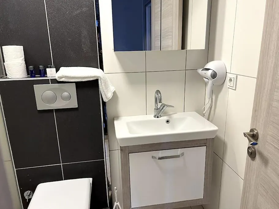 Sik, Merkezde Denize 3 Km Kueltuer Kafeler Cd. 2 Dk '12' Antália Apartamento